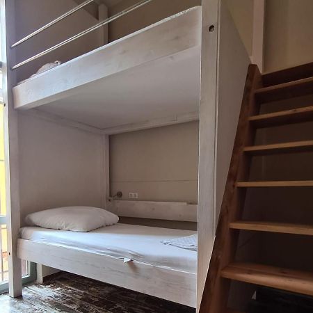Jetpak Alternative Eco Hostel Солун Екстериор снимка